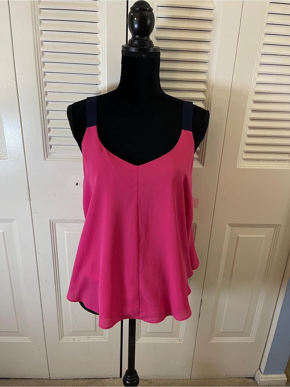 Women's Hot Pink Sleeveless V-Neck Tank Top